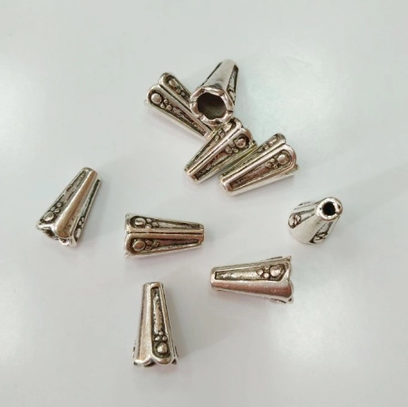 Конус, 13х8мм (внутренний размер 4.5мм), стилизованный колокольчик, базовый материал - цинковый сплав, стиль тибетское серебро, 20 шт.