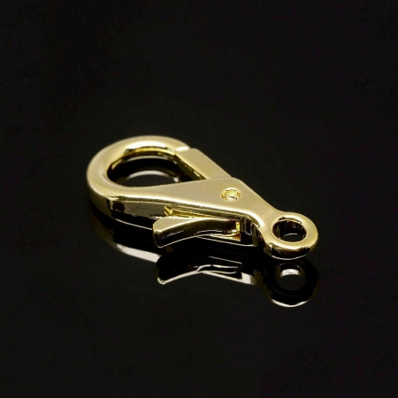 <p>Качественная корейская фурнитура класса люкс. Крупный замочек - карабин. Базовый материал - бижутерный сплав, покрытие - золото 16 карат. Оттенок может отличаться от фотографии. Цена за 1 шт.</p>