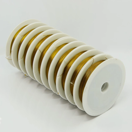 <p>Бюджетный ювелирный тросик (ланка). Цвет тёмно-золотистый. Цена за катушку - около 50 метров. Толщина может отличаться от указанной на плюс-минус 0,05 мм. Тросик в катушке может состоять из нескольких кусков.</p>