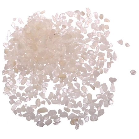 <p>Сколы из камня - белого жадеита. Без отверстий! Могут существенно отличаться по форме и размеру. Используется для декорирования украшений, шкатулок, картин и т.д. Также крошку можно насыпать в стеклянную бутылочку. Цена за упаковку 20 грамм (около 80-120 шт.).</p>