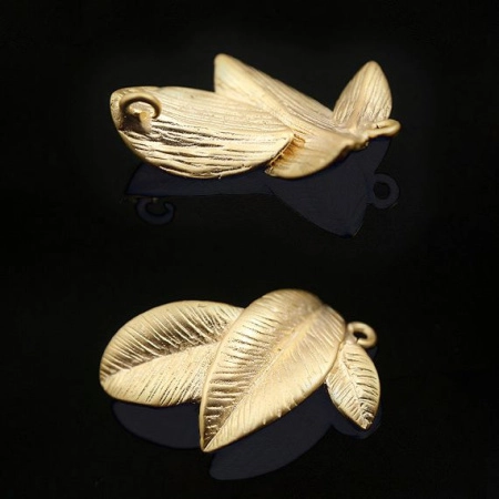 Коннектор, 20х11х3мм, Корея, Листья магнолии, со скрытой петелькой, базовый материал - латунь, матовые позолоченные, 1 шт., УЦЕНКА