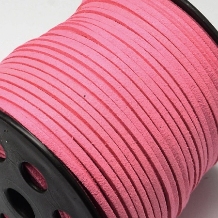 <p>Плоский шнур из искусственной замши, окрашенной в темно-розовый цвет. Оттенок может немного отличаться от представленного на фотографии. Размер может немного отличаться от заявленного. По возможности, продается цельным куском, однако, может поставляться несколькими отрезами. Цена за 5 метров.  </p>