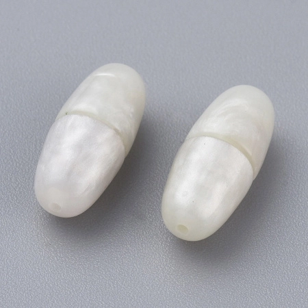 Застежка-концевик, 17х7мм, закручивающаяся, овальная, базовый материал - пластик с металлической вставкой, под белый перламутр, 1 шт. <p>Пластиковая закручивающаяся застежка с металлической вставкой, пластик молочно-белый с разводами (под перламутр); вставка из латуни приглушённого цвета. Оттенок может отличаться от фотографии и в разных поставках. Застежка состоит из двух концевиков - один с внутренней резьбой, второй - с внешней. Диаметр входного отверстия у концевиков - около 0.8 мм. Замочек хорошо подходит для перламутровых и жемчужных бус, а также украшений, сделанных из похожих по цвету каменных и стеклянных бусин. Можно использовать для детских украшений и для людей с аллергией на металлы. Застежка используется следующим образом: вставьте нить в один из концевиков со стороны меньшего отверстия, завяжите узелок и подтяните его внутрь концевика. Наденьте на нить бусины в том порядке, в котором Вы хотите. Чтобы завершить сборку, вставьте оставшийся конец нити во второй концевик и завяжите узелок на нити внутри концевика. Цена за 1 замочек.</p>