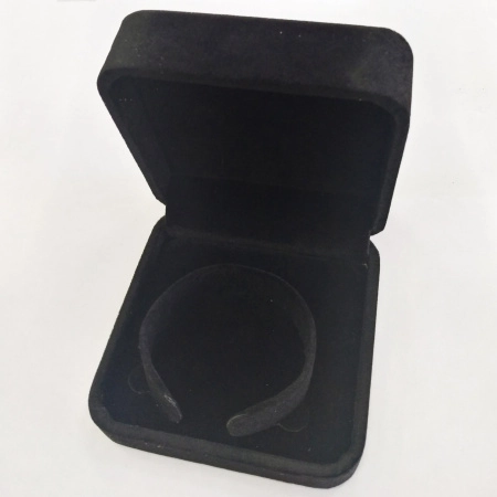 Подарочная коробочка, 9х9х4см, защелкивающаяся, черный велюр, 1 шт.