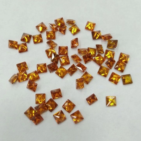 Ювелирный кристалл из фианита, 3х3мм, форма квадрат, янтарный, 1 шт.