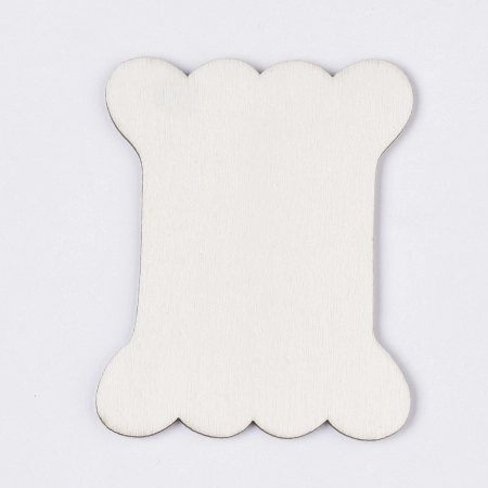 <p>Деревянный держатель (шпуля) для хранения шнуров и цепочек. Подходит также для демонстрации украшений. На карточку можно надеть браслет или кулон. Для продажи серег необходимо будет проделать в карточке дополнительные отверстия. Также можно использовать как ценник. Шпуля в форме косточки, сделана из неокрашенного дерева, цвета побегов папайя. Цена за 20 шт.</p>