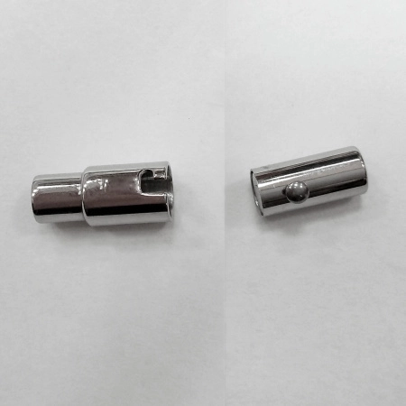 <p>Не темнеющая магнитная клеевая застежка для украшений из нержавеющей стали марки 304. Магниты сильные, для большей надежности на застежке имеется фиксатор. Подходит для шнуров: просто вклейте основу в застежку супер-клеем и украшение готово! Диаметр отверстия - около 2 мм. Цена за 1 шт.</p>