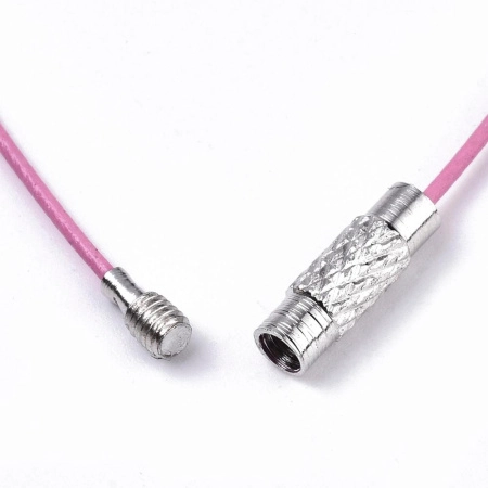 <p>Жесткая основа для колье (чокер) с закручивающимся замком. Сделана из стали с нейлоновым покрытием. Цвет основы розовый, цвет замочка темно-серебристый. Оттенок может отличаться от фотографии. Длина 45 см, толщина тросика - 1 мм. Цена за 5 шт.</p>