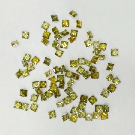 Ювелирный кристалл из фианита, 3х3мм, форма квадрат, желто-зеленый, 10 шт. Ювелирный кристалл из фианита, 3х3мм, форма квадрат, желто-зеленый, 10 шт.