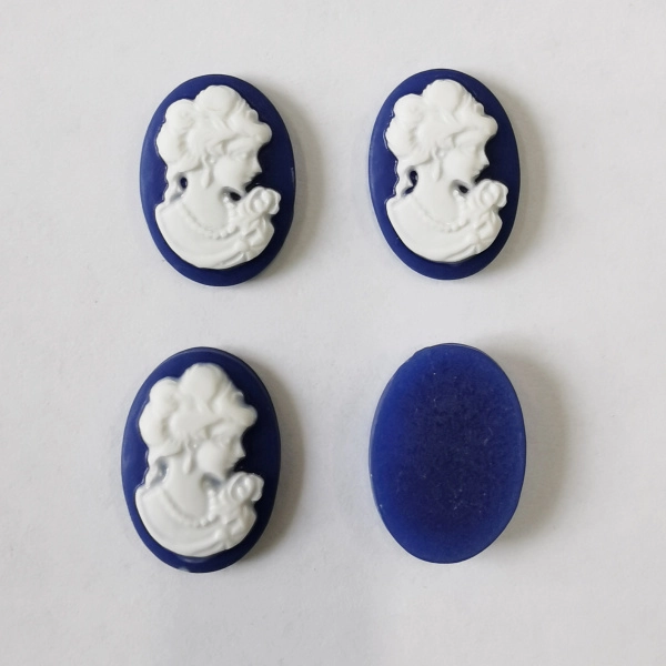 <p>Бюджетная акриловая камея с изображением девушки. Камеи могут немного отличаться по цвету и рисунку. В один заказ мы стараемся класть одинаковые камеи. Производство - Китай. Цена за 10 шт.</p>