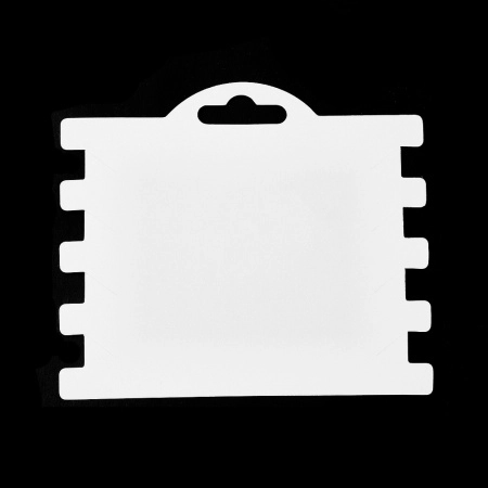 <p>Картонный держатель (шпуля) для демонстрации украшений. На карточку можно надеть браслет или легкие бусы, кулон, заколку, резиночку для волос. Для продажи серег необходимо будет проделать в карточке дополнительные отверстия. Также можно использовать как ценник. Карточка сделана из белого картона, глянцевого с лицевой стороны. На карточке нарисована кисть руки с браслетами. Сверху имеется вырубка для подвешивания . Цена за 20 шт.</p>