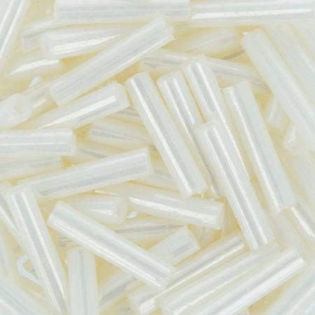 Бисер TOHO Bugle, размер 9мм, цвет #122 (Непрозрачный глянцевый, белый навахо), 10 грамм