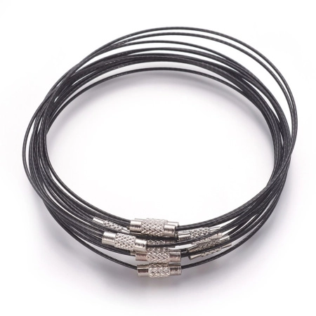 Основа для браслета (чокер) с замком, 1мм, цвет черный, 20-24 см, 5 шт. <p>Жесткая основа для браслета (чокер) с закручивающимся замком. Цвет основы (тросика) черный, замочка - стальной. Длина в закрытом состоянии 20-24 см в разных партиях, толщина тросика - 1 мм. Диаметр замка - 4 мм, диаметр концевика на тросике - 3 мм. Цена за 5 шт.</p>