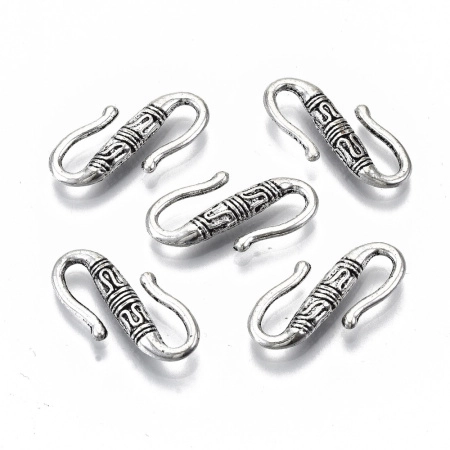 <p>Крупная S-образная застежка-крючок с витым узором, соединительные колечки в комплект не входят. Оттенок и степень чернения могут отличаться от фотографии. Цена за 1 шт.</p>