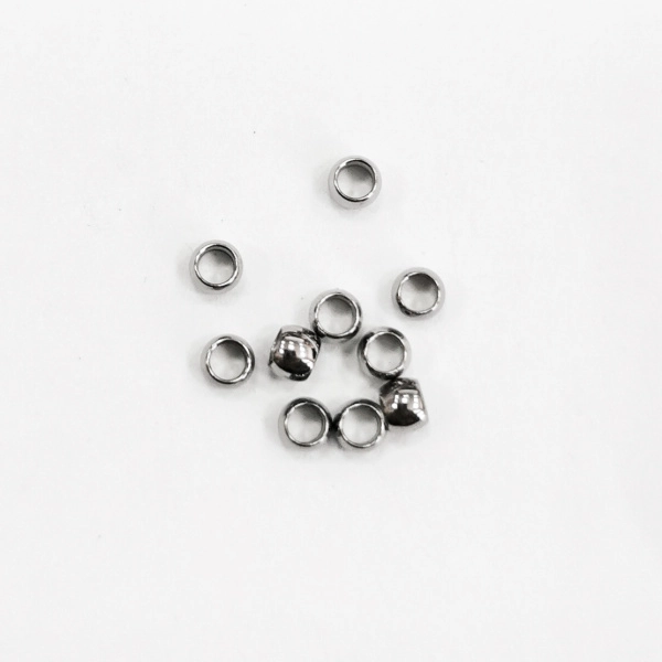 <p>Не темнеющая фурнитура для бижутерии из нержавеющей стали (марка 304, используется в пищевой и медицинской промышленности, не окисляется). Круглые кримпы (стопперы, фиксаторы) размером примерно 3*2 - 3*2.5 мм, внутренний диаметр около 1.9 мм. Оттенок может отличаться от фотографии и в разных поставках. Цена за 50 шт.</p>