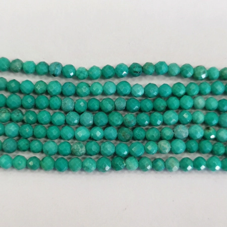 <p>Мелкие граненые бусины из натурального тонированного камня - говлита, имитация бирюзы, каменный бисер. Оттенок может отличаться от фото.
Бусины могут немного отличаться по форме и размеру. Эти бусины отлично подходят для серег-кисточек.
Цена за низку примерно 38 см (около 160 бусин).</p>