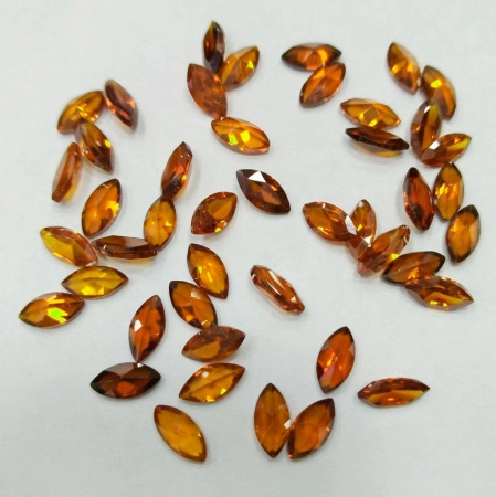 Ювелирный кристалл из фианита, 10х5мм, форма челнок, темно-янтарный, 10 шт.