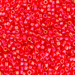 <p>Японский бисер TOHO Treasure (цилиндрический Тохо), размер 11/0 (около 1.6 мм). Прозрачный красный бисер, окрашенный изнутри в цвет светлый топаз (Inside-Color Siam/Light Topaz Lined). Цена за 10 грамм (около 2 000 бисеринок).</p>