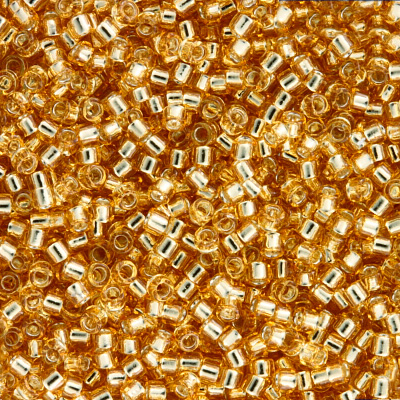 <p>Японский бисер TOHO Treasure (цилиндрический Тохо), размер 11/0 (около 1.6 мм). Прозрачный светло-желтый бисер с серебристой сердцевиной (Silver-Lined Lt Topaz). Цена за 10 грамм (около 2 000 бисеринок).</p>