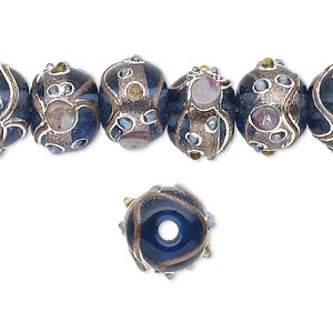 <p>Бусина лэмпворк ручной работы с золотистым узором, синяя, прозрачная. Бусины могут немного отличаться по цвету и размеру, а также дизайну.
Диаметр отверстия - около 1.5 мм. Цена за 5 бусин.</p>