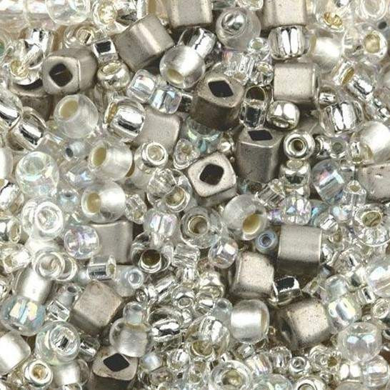 <p>Японский бисер TOHO Mix - микс бисера и стекляруса разных форм, цветов и размеров. Цвет бело-серебристый (Junpaku - Crystal/Silver). Оттенок и состав набора может отличаться от фотографии. Цена за 10 грамм.</p>