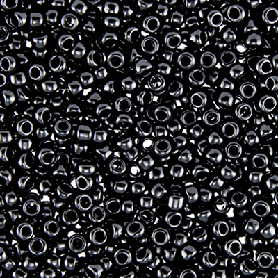 <p>Японский бисер TOHO Round (круглый Тохо), размер 15/0 (1.5 мм). Непрозрачный черный (Opaque Jet). Оттенок может немного отличаться от фотографии. Цена за 10 грамм (около 2 400 бисеринок).</p>