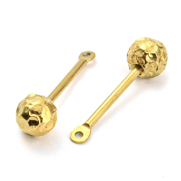 <p>Основа - штанга для лэмпворка с текстурированным шариком и петелькой. Шарик скручивается. На штифт можно надевать различные бусины, меняя их так часто, как захотите. Расстояние между петелькой и шариком 10-12 мм. Диаметр шарика - 5 мм. Диаметр штифта - 1.1 мм. Диаметр петельки - 2.3 мм. Общая длина - 19 мм. Размеры могут немного отличаться от заявленных. Базовый материал - нержавеющая сталь марок 304 (штифт) и 316 (бусина), сверху покрытие под золото. Оттенок может отличаться от фотографии и в разных поставках. Эти подвески-основы отлично подходят для создания серег, кулонов, брелоков. Цена за 2 шт.
</p>