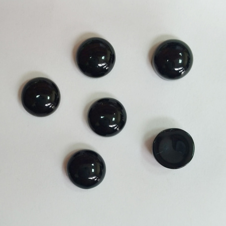 <p>
Каменный кабошон из черного агата. Оттенок может отличаться от фотографии. Размер и форма могут немного отличаться от заявленных. Кабошоны отличаются по цвету и рисунку, а также по толщине: при заказе нескольких штук мы постараемся подобрать похожие. Цена за 5 шт.
</p>