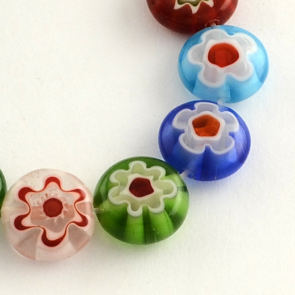 <p>Стеклянные бусины - подушечки ручной работы, выполнены в технике миллефиори. Микс бусин разных цветов. Оттенок может отличаться от фотографии и от партии к партии. Бусины могут немного отличаться по форме и размеру. Цена за низку, в низке около 37 бусин (бусины в низке не проверяются на дефекты).</p>