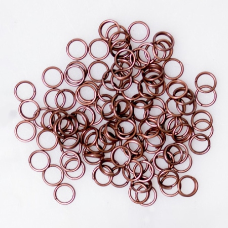 <p>Бюджетные двойные колечки медного цвета. Отлично подойдут в качестве держателей для тяжелых подвесок. Толщина проволоки - около 0.6 мм, толщина двойной части - около 1.2 мм. Цена за упаковку 5 грамм (около 95 штук).</p>