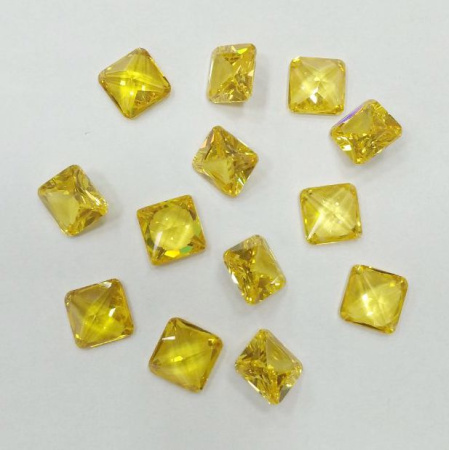 Ювелирный кристалл из фианита, 8х8мм, форма квадрат, желтый, 1 шт.