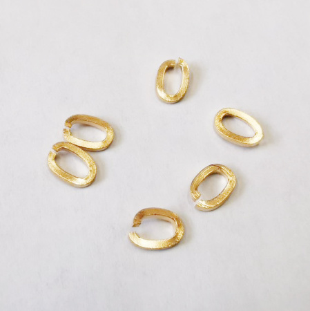 <p>Качественная корейская фурнитура класса люкс. Разъемное соединительное колечко из латуни с матовой позолотой 16 карат. Колечко овальное, плоское. Производство Южная Корея. Цена за 5 штук.</p>