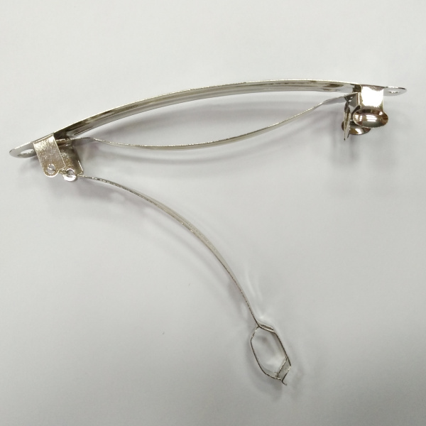 <p>Основа для декорирования, заколка-автомат. Имеется два режима использования (для обычных и густых волос). Цвет тёмно-серебристый. Оттенок может отличаться от фотографии и в разных поставках. Длина платформы примерно 98-100 мм, ширина около 10-11 мм. По краям платформы имеется 2 отверстия. Декор можно приклеить или пришить. Цена за 2 шт.</p><p>ВНИМАНИЕ: по краям возможны неровности, на заколках возможны царапинки и пятнышки.</p>