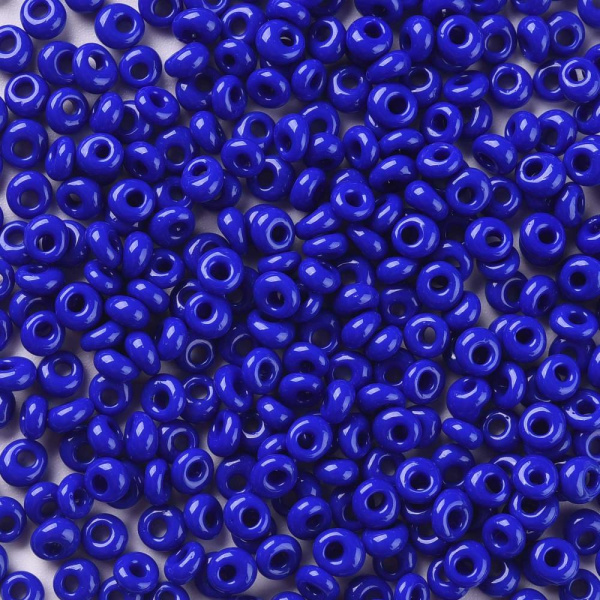 <p>Японский бисер TOHO Magatama (приплюснутый каплеобразный бисер Тохо со смещенным отверстием), размер 3мм. Непрозрачный синий (Opaque Navy Blue). Оттенок может отличаться от фотографии. Среднее количество бисерин в 1 грамме Toho Магатама 3 мм - около 35 штук, может сильно варьироваться в зависимости от цвета бисера. Цена за 10 грамм.</p>