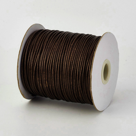 <p>Тонкий плетеный вощеный синтетический (полиэстеровый) шнур, цвет тёмно-коричневый, оттенок может отличаться от фотографии. Толщина около 0.5-0.7 мм. По возможности, продается цельным куском, однако, может поставляться несколькими отрезами. Цена за 10 метров.  </p>