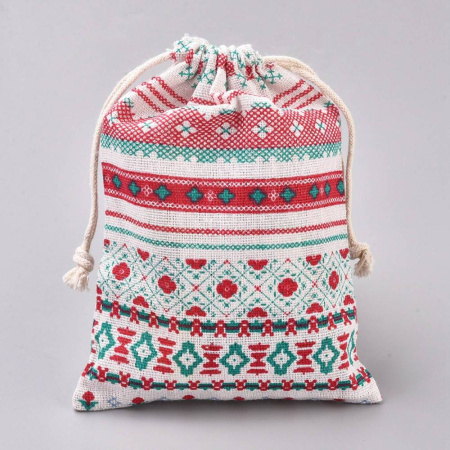 <p>Текстильный подарочный мешочек в эко-стиле, натурального цвета с орнаментом в славянском стиле. На некоторых мешочках есть надпись Handmade (переводится как ручная работа). Отлично подойдет для упаковки украшений в экостиле. В мешочек вставлена веревочка льняного цвета для завязывания. Мешочки могут быть немного мятыми и слегка отличаться по форме и размеру. Принт на мешочках может отличаться от представленного на фотографии. Цена за 2 шт.</p>