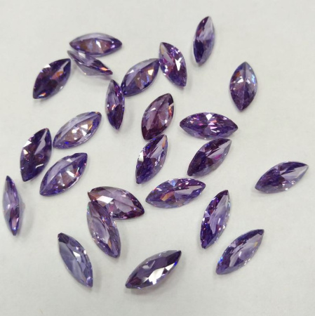 Ювелирный кристалл из фианита, 10х5мм, форма челнок, светло-аметистовый, 1 шт.