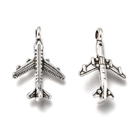 <p>Трехмерная металлическая подвеска самолёт (авиалайнер). Базовый материал - бижутерный металлический сплав на основе цинка, сверху серебристое покрытие с чернением. Оттенок может отличаться от фотографии и в разных поставках. Цена за 10 шт.</p>