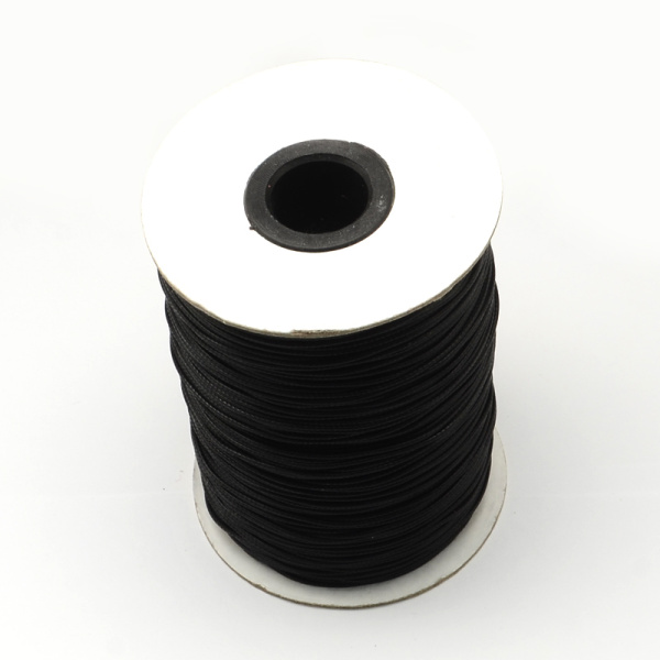 <p>Плетеный синтетический шнур, цвет черный. Толщина может немного отличаться от заявленной (шнур в разных поставках может иметь толщину 0.9-1.3 мм). Оттенок может отличаться от фотографии и в разных поставках. По возможности, продается цельным куском, однако, может поставляться несколькими отрезами. Цена за 10 метров.</p>