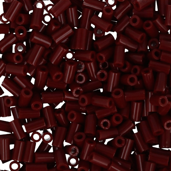 <p>Японский бисер TOHO Bugle (стеклярус Тохо), размер 3мм (толщина 1.6мм). Непрозрачный красно-коричневый (Opaque Oxblood). Оттенок может отличаться от фотографии. Цена за 10 грамм. Среднее количество бисерин в 1 грамме стекляруса Toho 70-80 шт, может сильно варьироваться в зависимости от вида бисера.</p>