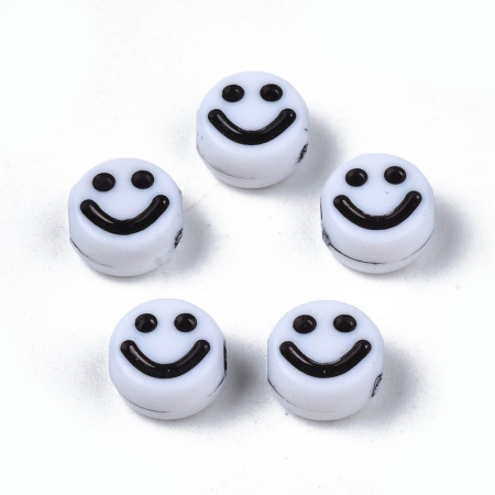 <p>Бюджетные плоские двусторонние бусины из акрила белого цвета с чёрными смайликами (улыбающимися рожицами). Круглые бусины-подушечки размером примерно 7*4 мм, диаметр отверстия - около 1.1 мм. Отлично сочетаются с бусинами-буквами, подходят для создания браслетов, чокеров, брошей, тегов. Оттенок может отличаться от фотографии и в разных поставках. Цена за упаковку 50 грамм (около 430 бусин).</p>