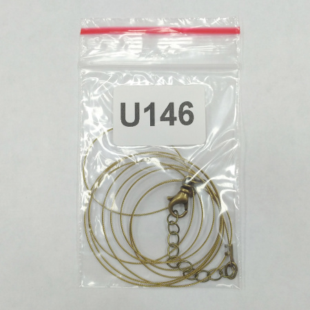 <p>Набор для сборки колье, бус или браслета длиной до 107 см. Цвет светлая бронза. В набор входит 7-жильный ювелирный тросик японского производства толщиной 0.48мм (сталь с нейлоновым покрытием) - около 1 метра, обжимные концевики с соединительными колечками (пара), застежка-карабин с вращающимся основанием 14*7мм и удлиняющая цепочка длиной 4 см. Вся фурнитура, кроме цепочки - оксидированная позолота, цепочка с бронзовым покрытием. Оттенок может отличаться от фотографии и в разных поставках. Цена за 1 набор.</p>