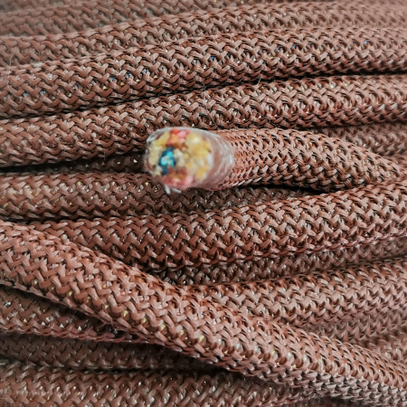 <p>Толстый плетеный синтетический шнур-змейка. Очень прочный, при этом довольно гибкий и мягкий, слегка тянется. Цвет красновато-коричневый. Оттенок может отличаться от фотографии и в разных поставках. Плетение не очень плотное, сквозь нити может проглядывать сердечник, отличающийся по цвету. Толщина около 1 см, может немного отличаться от заявленной. Можно использовать в качестве основы для создания колье или браслетов, он может послужить альтернативой бисерному жгуту. Произведен в Греции. Цена за отрезок длиной примерно 80 см. При покупке нескольких единиц, по возможности, отрезается цельным куском.</p>