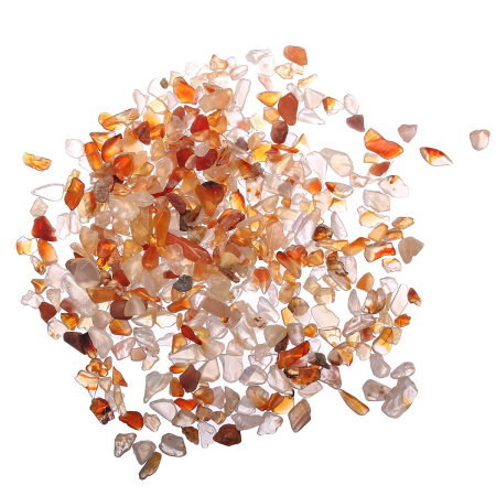 <p>Сколы из камня - натурального сердолика. Без отверстий! Могут существенно отличаться по форме и размеру. Используется для декорирования украшений, шкатулок, картин и т.д. Также крошку можно насыпать в стеклянную бутылочку. Оттенок может отличаться от фотографии и в разных поставках. Цена за упаковку 20 грамм (около 80-120 шт., фасуются без проверки на дефекты).</p>