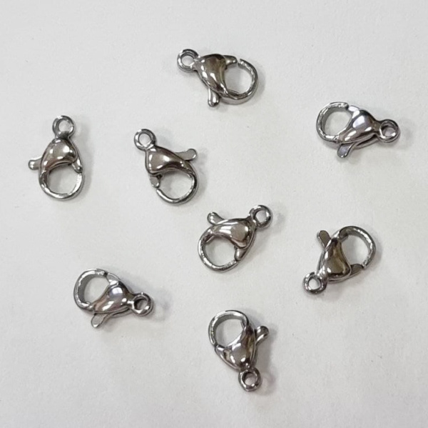 <p>
Миниатюрный карабин из нержавеющей стали (марка 304: используется в пищевой промышленности, не окисляется). Диаметр отверстия петельки около 1.1 мм. Цена за 5 шт.
</p>
<p>
ВНИМАНИЕ: на карабинах возможны небольшие неровности, могут открываться не очень плавно, быть тугими.
</p>