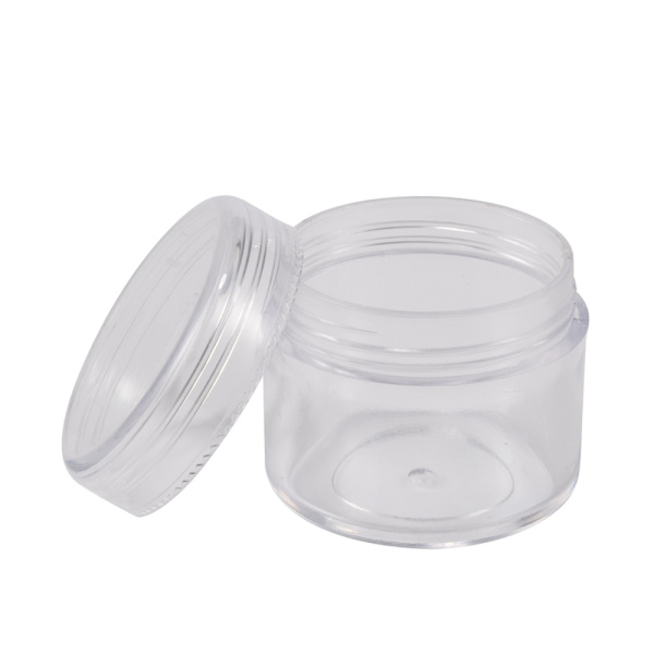 <p>Баночка для хранения бисера, бусин, мелкой фурнитуры и т.д. из качественного прозрачного пластика. Крышечка плотно завинчивается. Диаметр 3,9 см. Высота 3.3 см. На баночках возможны небольшие потертости. Цена за 1 баночку.</p>