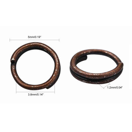 <p>Бюджетные двойные колечки медного цвета. Отлично подойдут в качестве держателей для тяжелых подвесок. Толщина проволоки - около 0.6 мм, толщина двойной части - около 1.2 мм. Цена за упаковку 5 грамм (около 95 штук).</p>