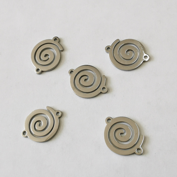 <p>Не темнеющая фурнитура для бижутерии из нержавеющей стали (не окисляется, не облезает). Соединительный элемент в форме спирали с двумя петельками. Оттенок может отличаться от фотографии и в разных поставках. На поверхности возможны небольшие царапинки и пятнышки. Цена за 5 шт.</p>