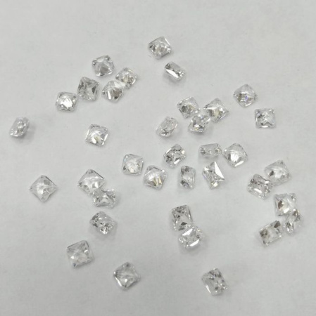 Ювелирный кристалл из фианита, 3х3мм, форма квадрат, кристально-прозрачный, 20 шт.