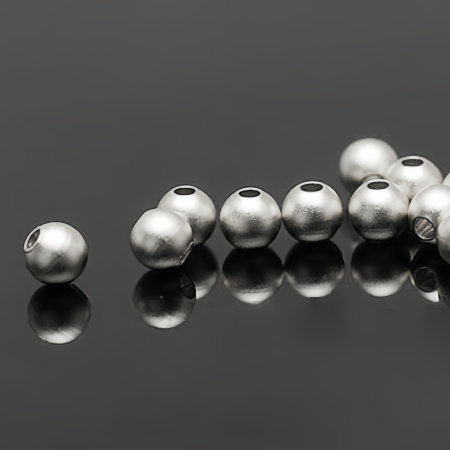<p>Качественная корейская фурнитура класса люкс. Маленькая родированная металлическая бусина шарик. Диаметр отверстия - около 0.7-0.8 мм. Материал латунь, покрытие - родий. Оттенок может отличаться от фотографии и в разных поставках. Степень матовости может отличаться у разных бусин. Производство: Южная Корея. Цена за 10 бусин.</p>